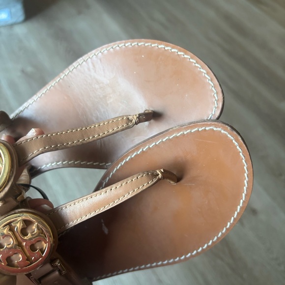 Tory Burch Tan Leather Thong Sandals - Picture 6 of 9